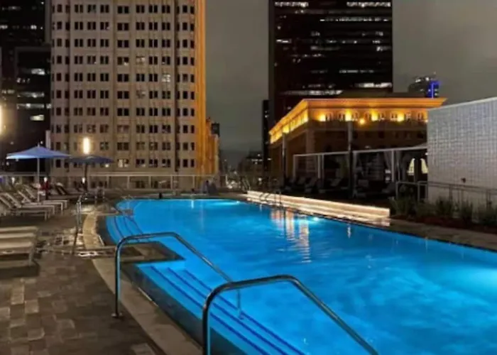 Snug 3Br Highrise With Pool, Spa & Rooftop Views