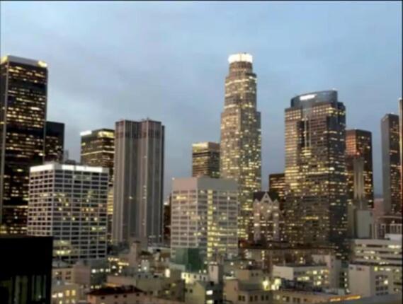 Snug 3br Highrise With Pool, & Rooftop Views Los Angeles