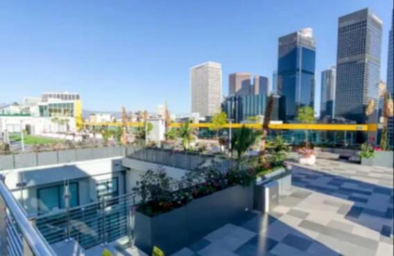 Snug 3br Highrise With Pool, & Rooftop Views *