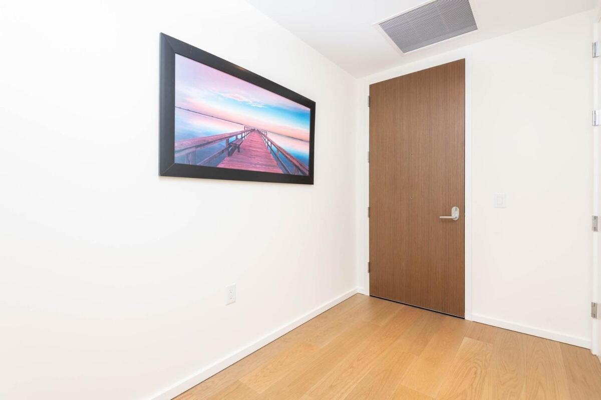 Snug 3br Highrise With Pool, & Rooftop Views Appartamento Los Angeles
