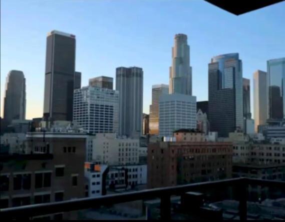 Snug 3br Highrise With Pool, & Rooftop Views * Los Angeles